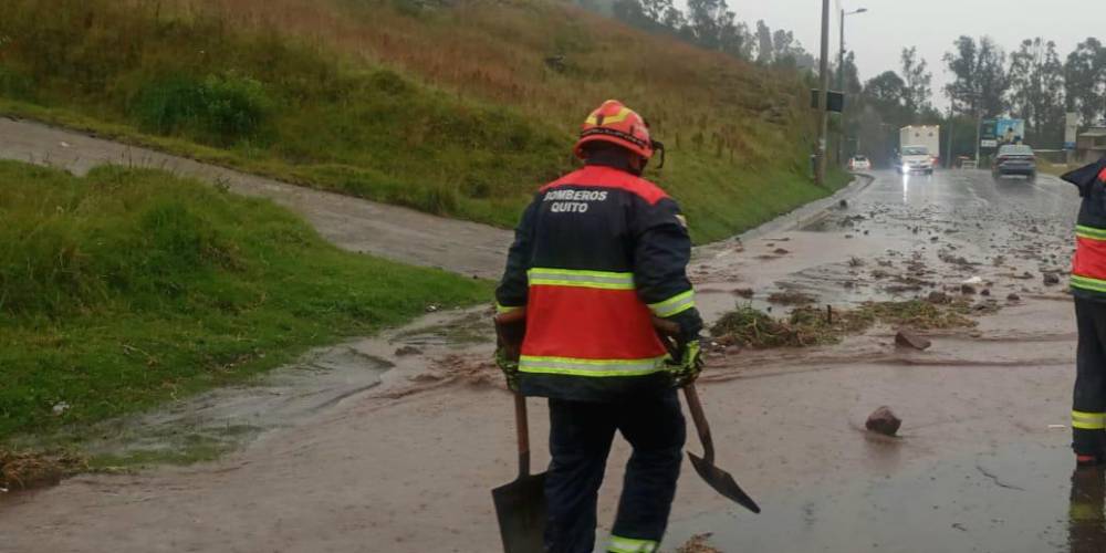 Quito Lluvias Provocaron Un Deslizamiento De Tierra En Conocoto