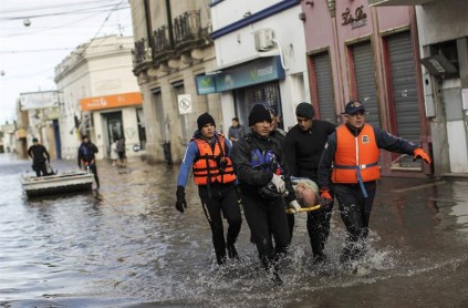 Temporal de lluvias en Argentina deja tres víctimas