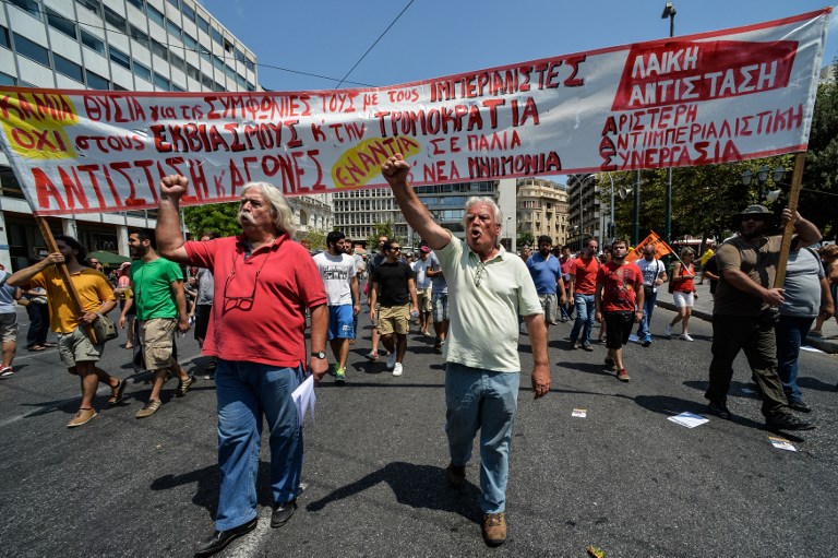 Miles De Personas Se Manifiestan En Atenas Contra La Aprobaci N De Reformas