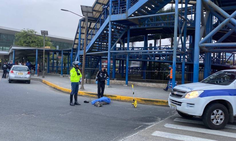 Hombre Es Arrollado Por Un Bus Afuera De La Terminal Terrestre De