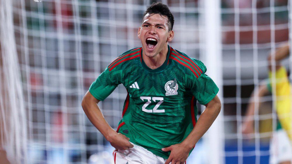 México vence a Perú con gol de última hora de Hirving Lozano