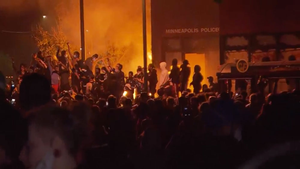 Camión intentó arrollar a protestantes en Minnesota
