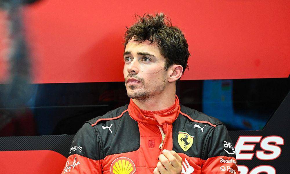 Leclerc lideró el cambiante último libre; Alonso marcó el tercer crono y Verstappen octavo