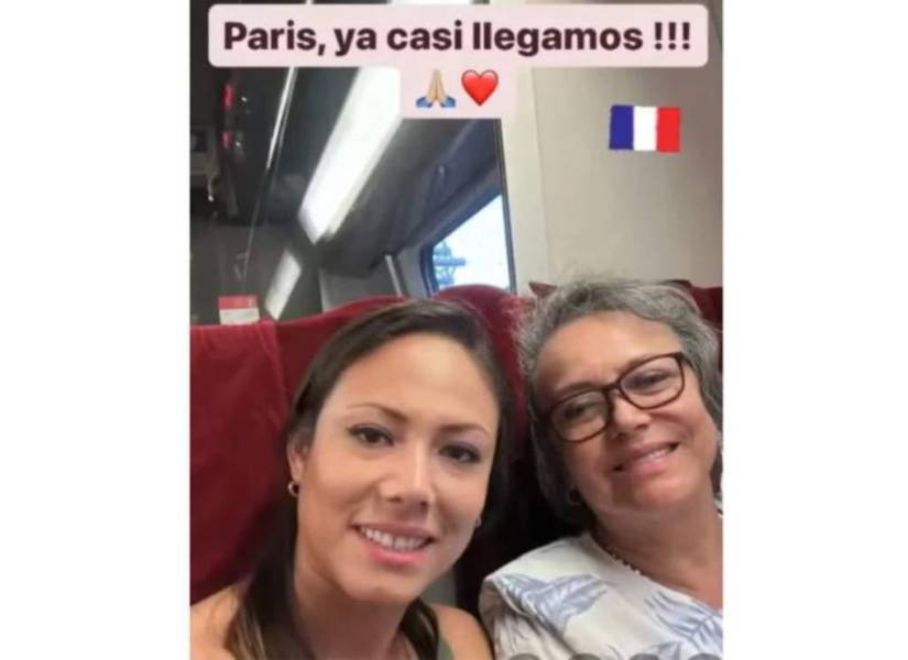 Rojas visitó Paris para encontrarse con la artista a París. La psicóloga viajó acompañada de su madre para estar en el concierto de la mexicana en dicha ciudad
