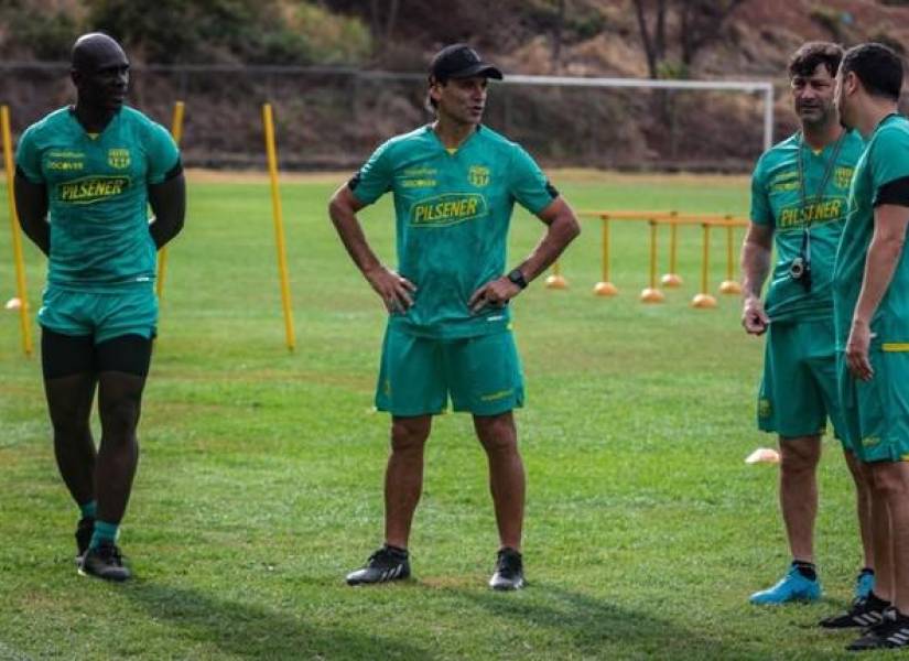 Segundo Alejandro Castillo formó parte del cuerpo técnico de Fabián Bustos en Barcelona SC.