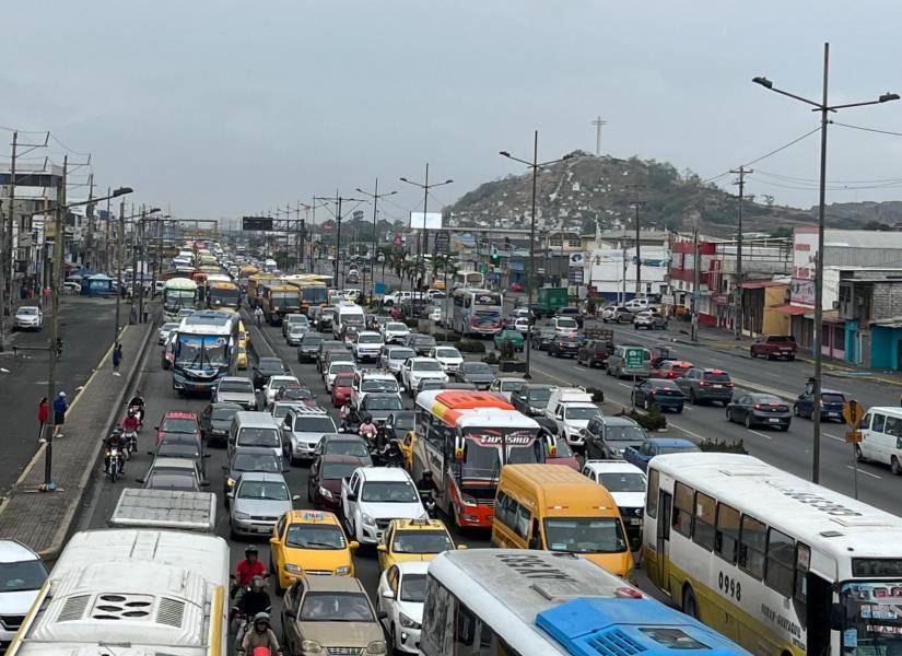 Tanto el MTOP como la Agencia de Tránsito de Durán (ATD) han pedido a los conductores de vehículos pesados que tomen el Puente Alterno Norte (PAN) para llegar a Guayaquil.