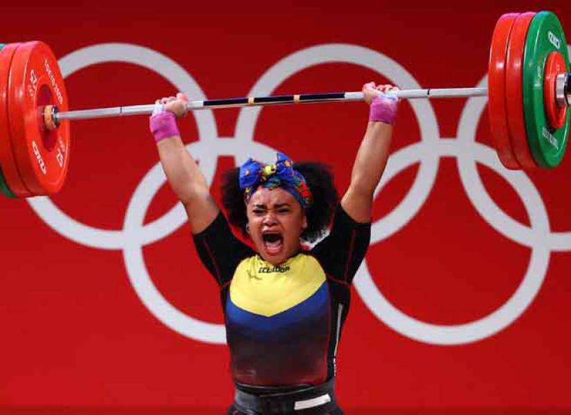 Neisi Dajomes se convirtió en la primera mujer del país en conseguir una medalla de oro.