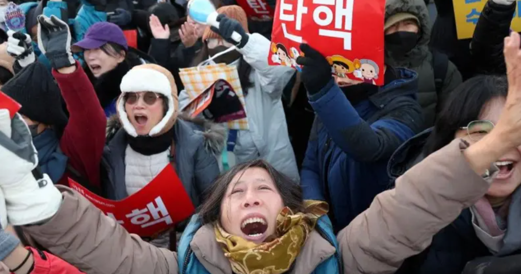 El Parlamento de Corea del Sur aprueba destituir al presidente por declarar la ley marcial