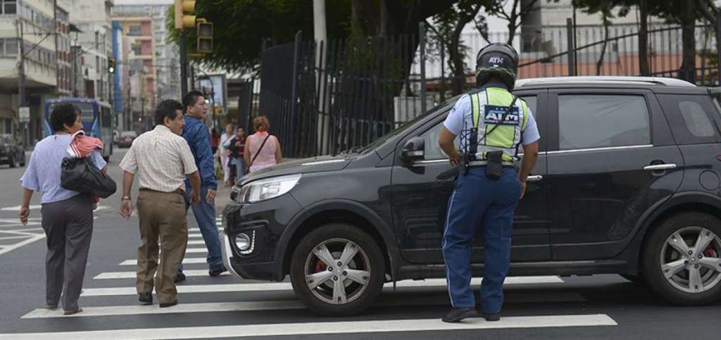 Agente de tránsito Municipal agredido por varias personas