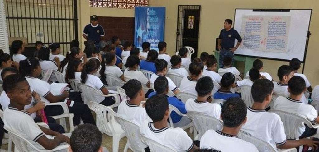 Padres de familia de colegios privados de Quito piden rebaja en pensiones