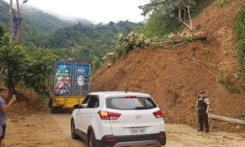 Habilitado un solo carril en la carretera Cuenca-Girón-Pasaje.