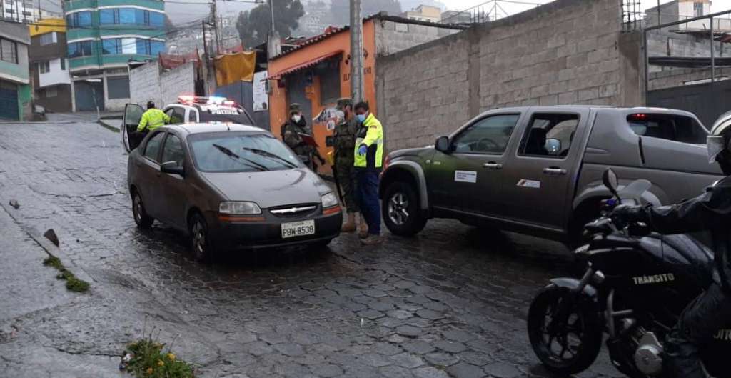 116 conductores sancionados por no respetar la restricción vehicular en Quito