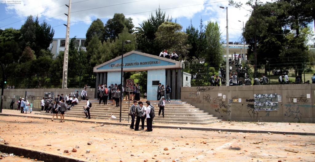 Incidentes marcan protesta de estudiantes del colegio Montúfar