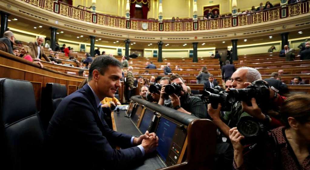 Disuelven Parlamento español y llaman a elecciones