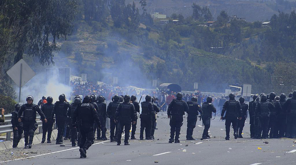 Manifestación indígena cierra vías en el norte del país