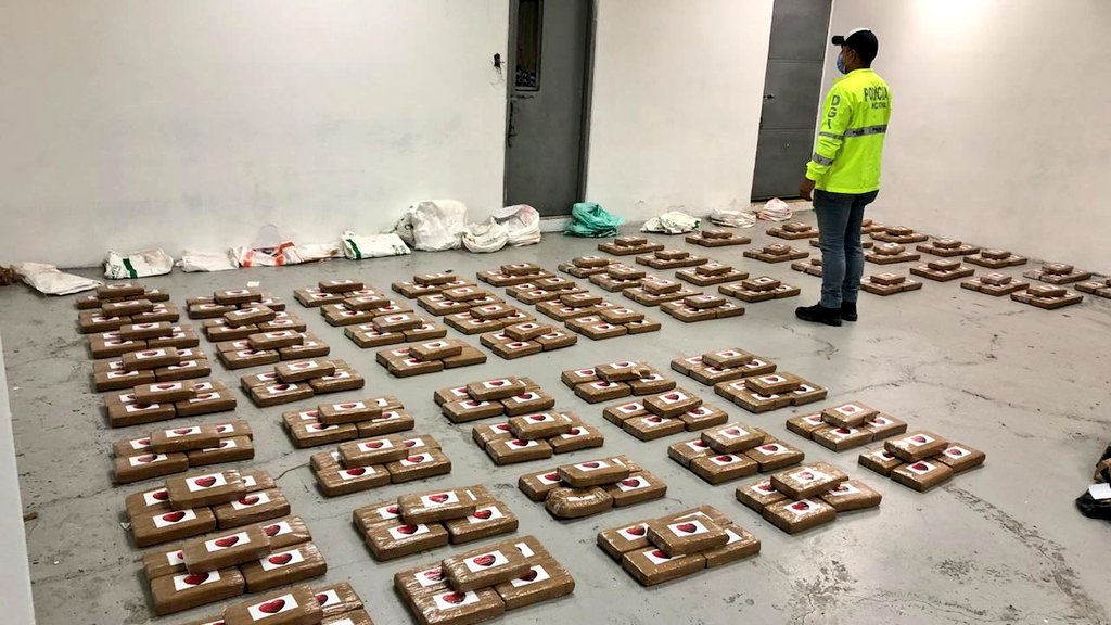 Policía decomisa 382 kilos de cocaína