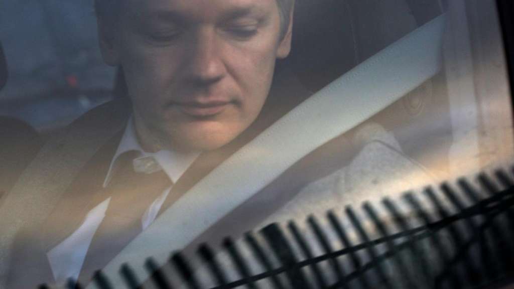 Ecuador niega que vaya a expulsar a Julian Assange de su embajada en Londres