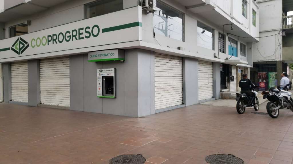 Roban en cooperativa de ahorro en Guayaquil