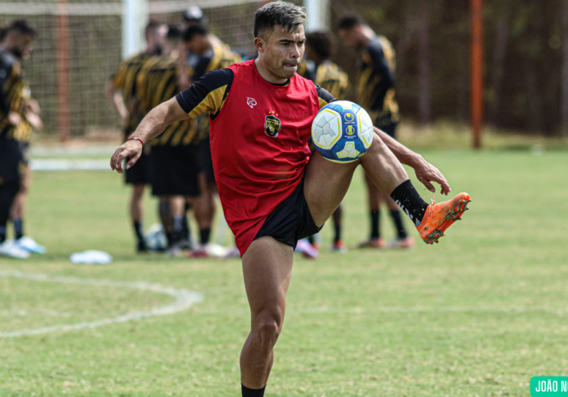 Jonny Uchuari ya entrenó con el Amazonas FC de Brasil.