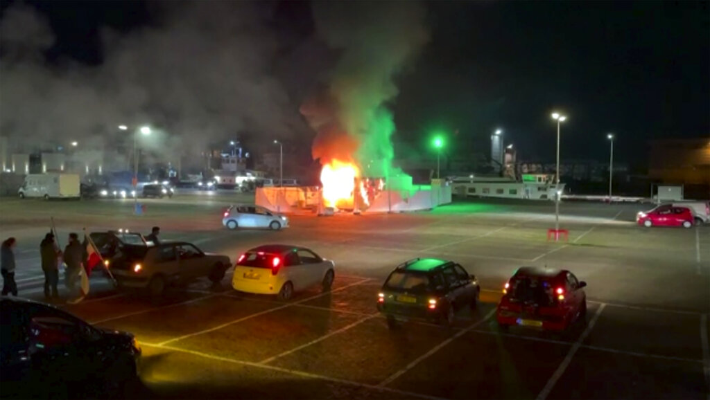 Protestas por toque de queda en Holanda continúan por segundo día