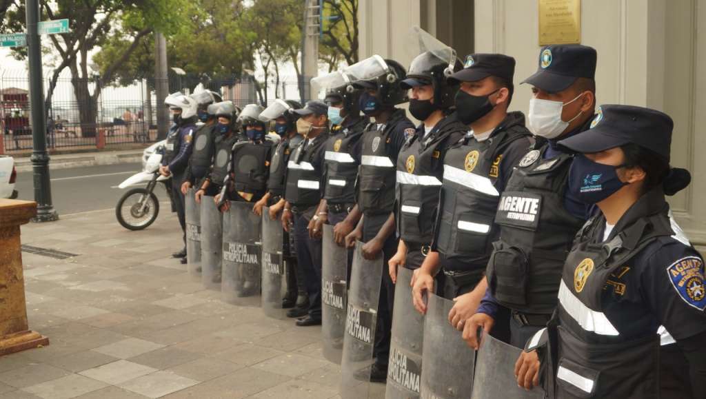 Más de mil agentes desplegados en Guayaquil para evitar desmanes