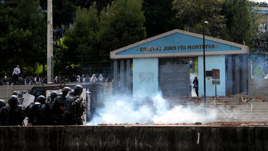 Incidentes marcan protesta de estudiantes del colegio Montúfar