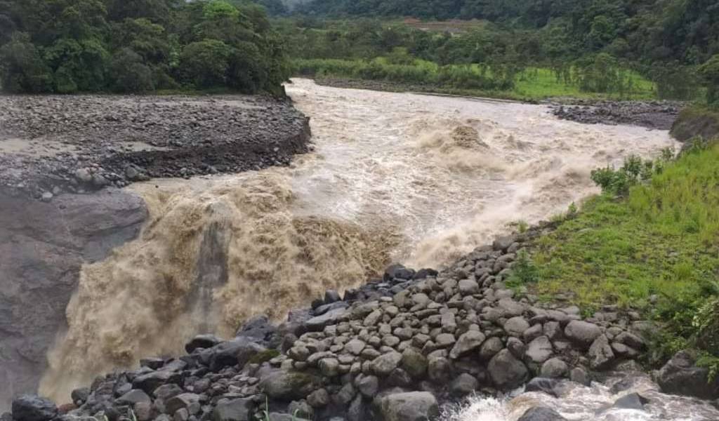 Perú, en alerta por derrame de 4.000 barriles de crudo en Amazonía ecuatoriana