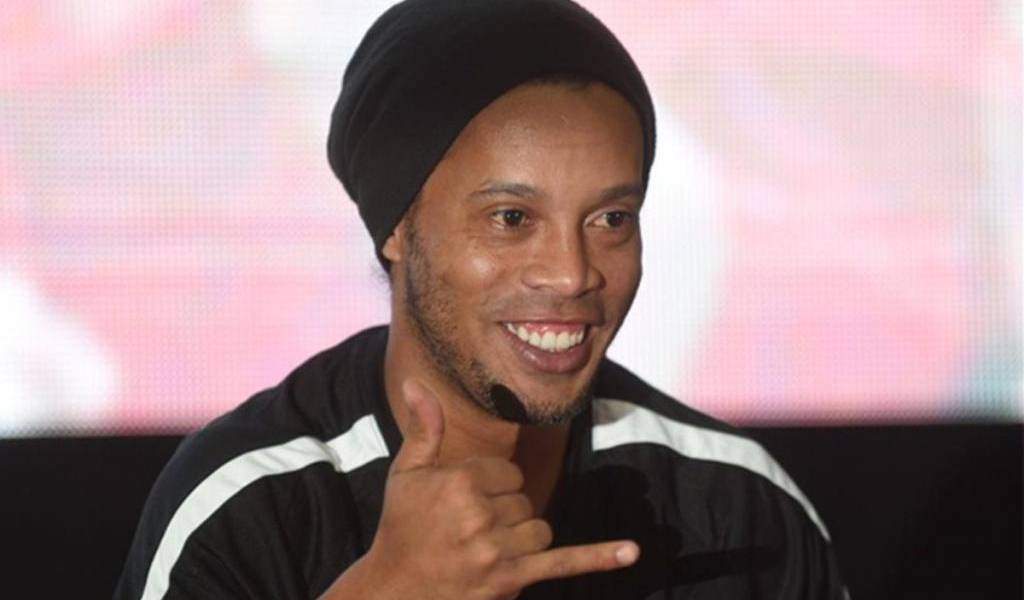 Ronaldinho vuelve a hablar desde su arresto domiciliario en Paraguay
