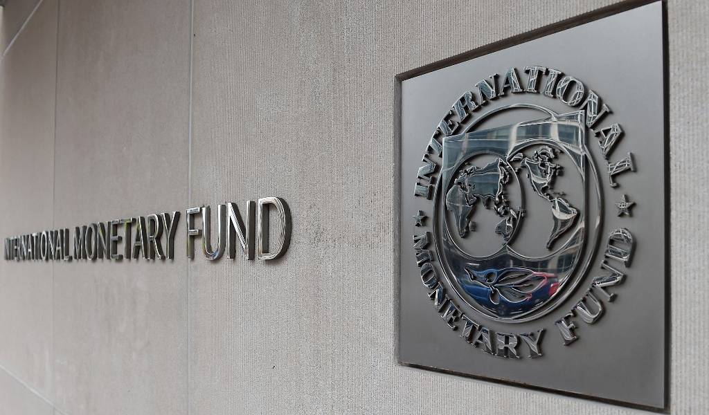 Nuevo ministro de Economía plantea seguir acuerdo con FMI