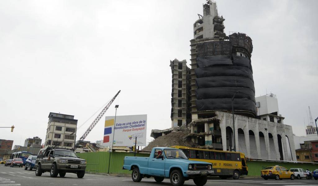 Demolición de exedificio del Magap en Guayaquil concluirá a fines de mayo