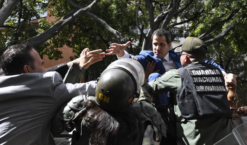 Guaidó y Parra continuarán este martes la puja por el control del Parlamento de Venezuela