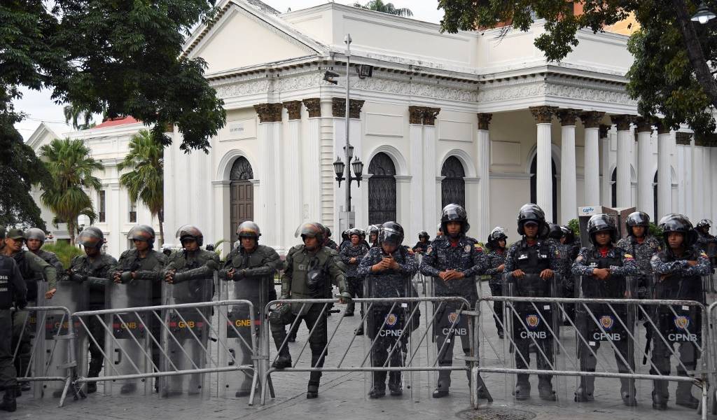 Guaidó denuncia restricciones de acceso al Parlamento de Venezuela cuando busca reelección