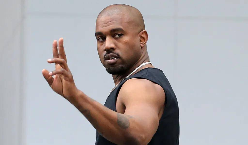 Kanye West se obsesionó con su exasistente, modelo de OnlyFans, ahora ella lo demanda