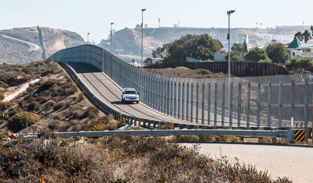 México: un niño hondureño de tres años fue abandonado en el cruce de frontera