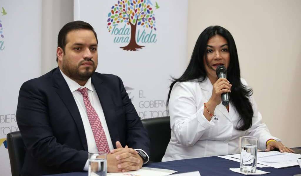 Andrés Madero y Catalina Andramuño renuncian a los ministerios de Trabajo y Salud