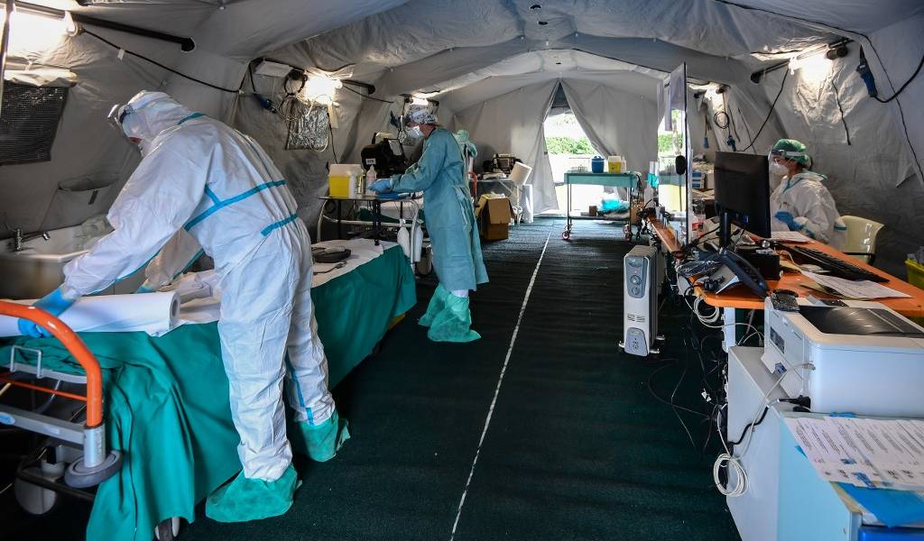 Policía italiana recicla tanques de oxígeno de las víctimas del coronavirus