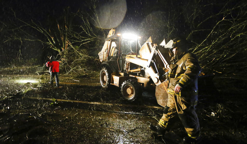 Mueren tres personas por tormentas en el sur de EEUU