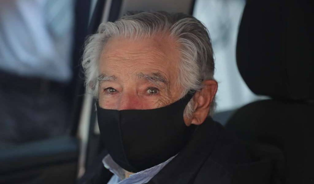 José Mujica será operado tras clavarse una espina en el esófago