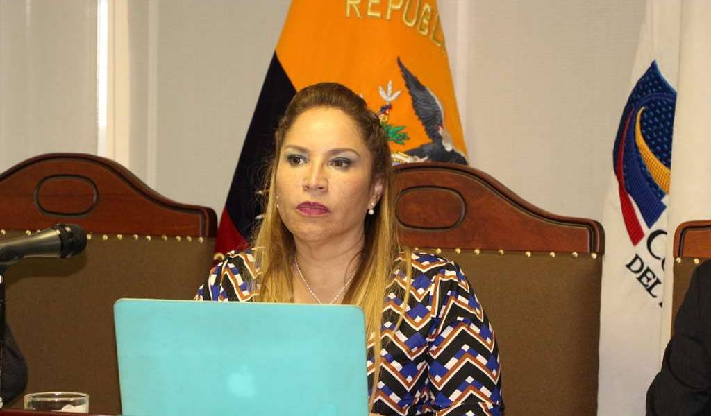 Universidad de Guayaquil anula título de exasesora de Rafael Correa