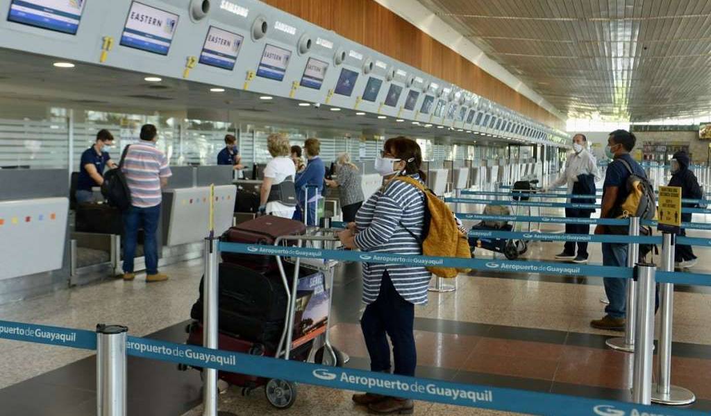 Ecuador reanuda vuelos comerciales internos de pasajeros