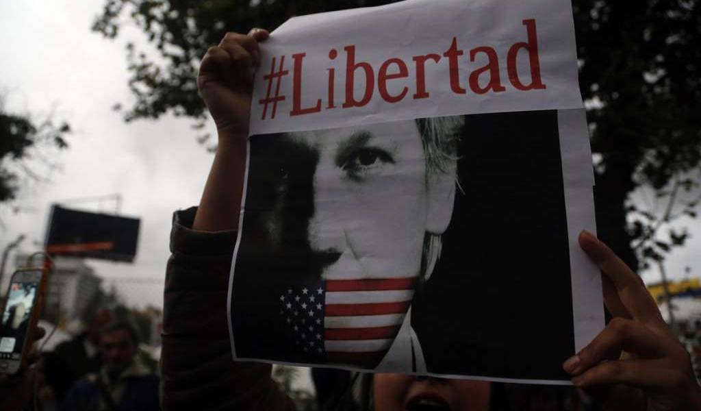 Persona cercana a Assange detenida en Ecuador