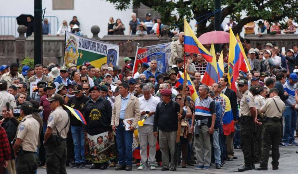 Militares jubilados exigen con plantón en Quito sus pensiones