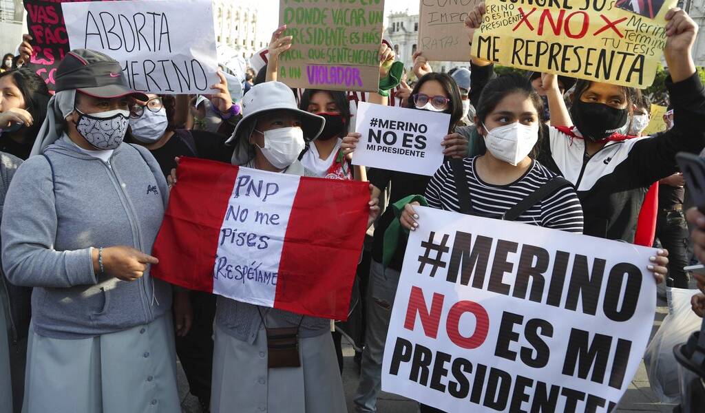 Merino renuncia a la presidencia de Perú en medio de protestas que dejan muertos, heridos y desaparecidos