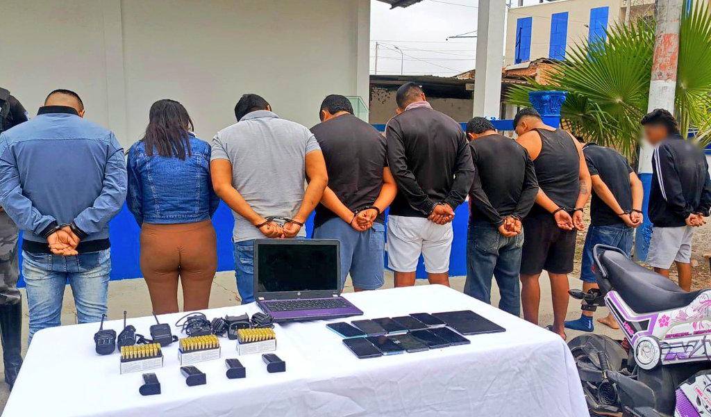 Cuatro policías peruanos, entre nueve detenidos por tráfico de armas en Huaquillas, El Oro