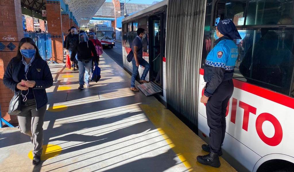Transporte público de Quito retoma su servicio de lunes a domingo