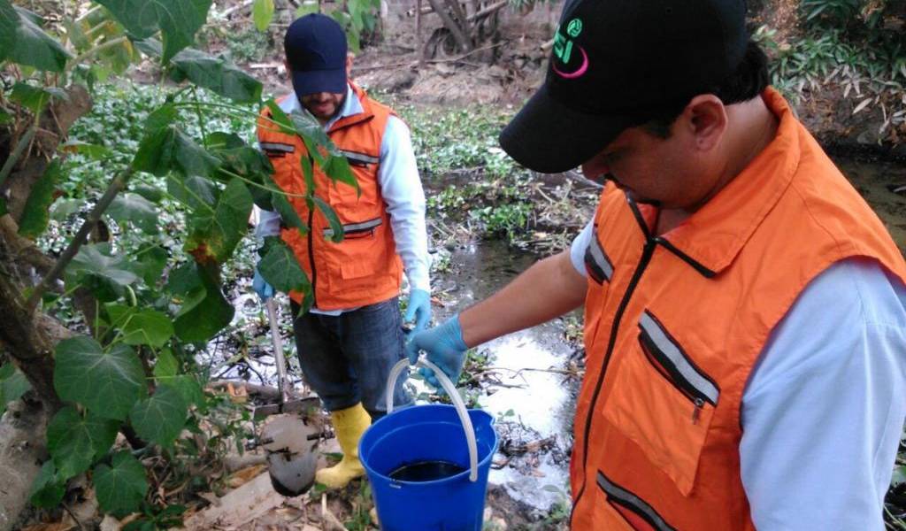 Derrame de aceite en río Daule fue controlado en su totalidad, según Senagua