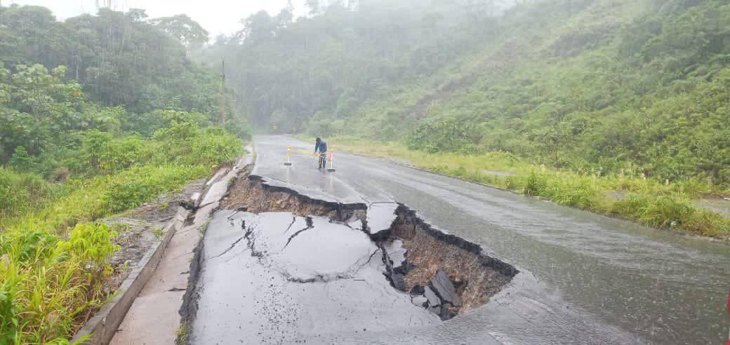 Varios puntos del país permanecen incomunicados por daños en las carreteras