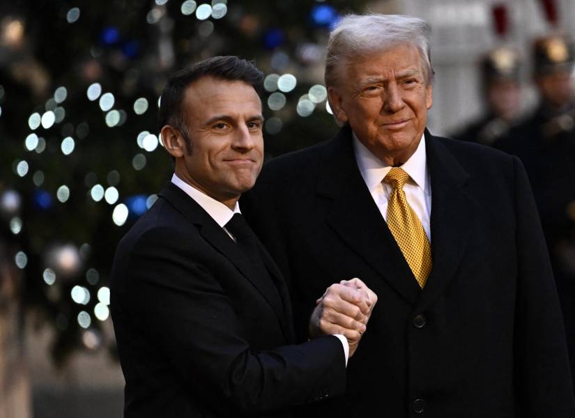 El presidente de Francia, Emmanuel Macron, saluda a su par estadounidense, Donald Trump.