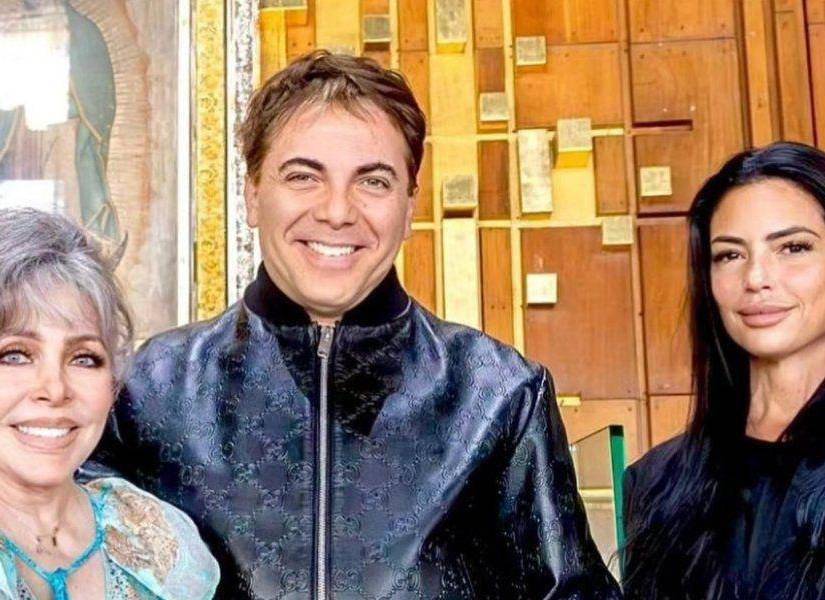 Cristian Castro junto a su madre, Verónica Castro. Conocido por su potente voz y su amplio repertorio musical, ha logrado una exitosa carrera en la industria musical latina, vendiendo millones de discos a lo largo de su trayectoria