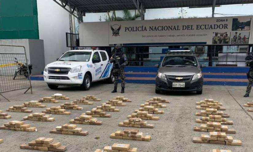 Decomisan Casi Media Tonelada De Droga Camuflada En Dos Camiones En La Vía Nobol Guayaquil 